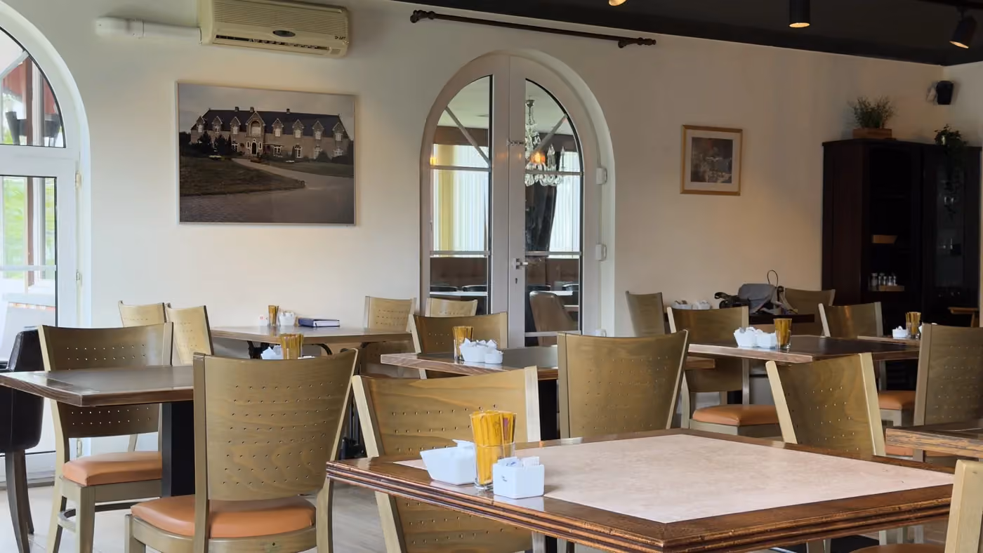 Het restaurantinterieur bij Prins Van Oranje